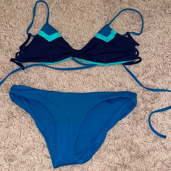 L Space Triangle style reversible teal bikini set - Picture 1 of 2